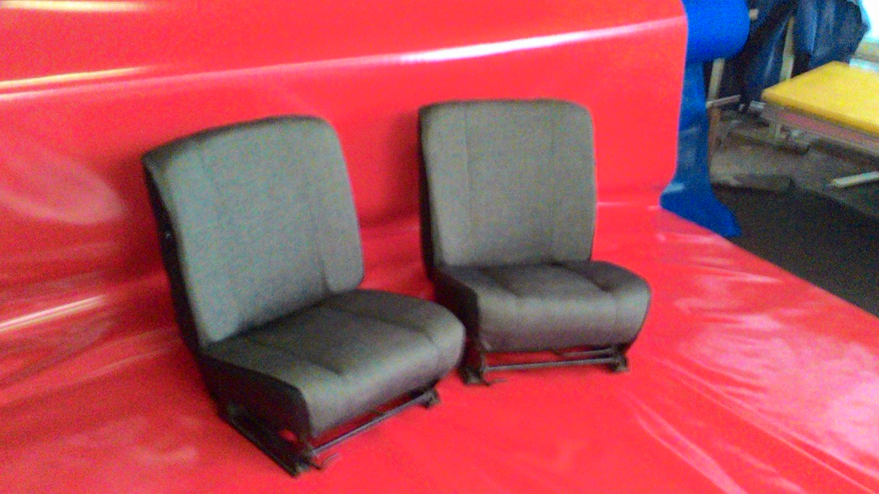 Rifacimento a nuovo di sedili  - Realizziamo rivestimenti per qualsiasi tipo di sedile 
provvedendo anche alla sistemazione delle imbottiture
