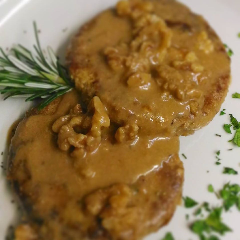 Scaloppine di Lupino al Marsala e Noci - piatto vegan : Scaloppine di Lupino al Marsala e Noci